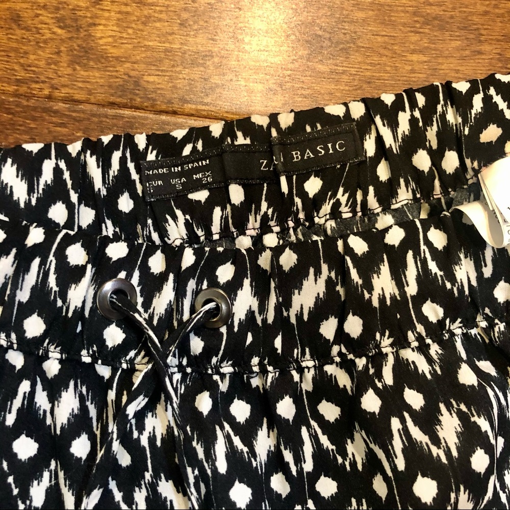 Zara Print Drawstring Shorts - Picture 2 of 3